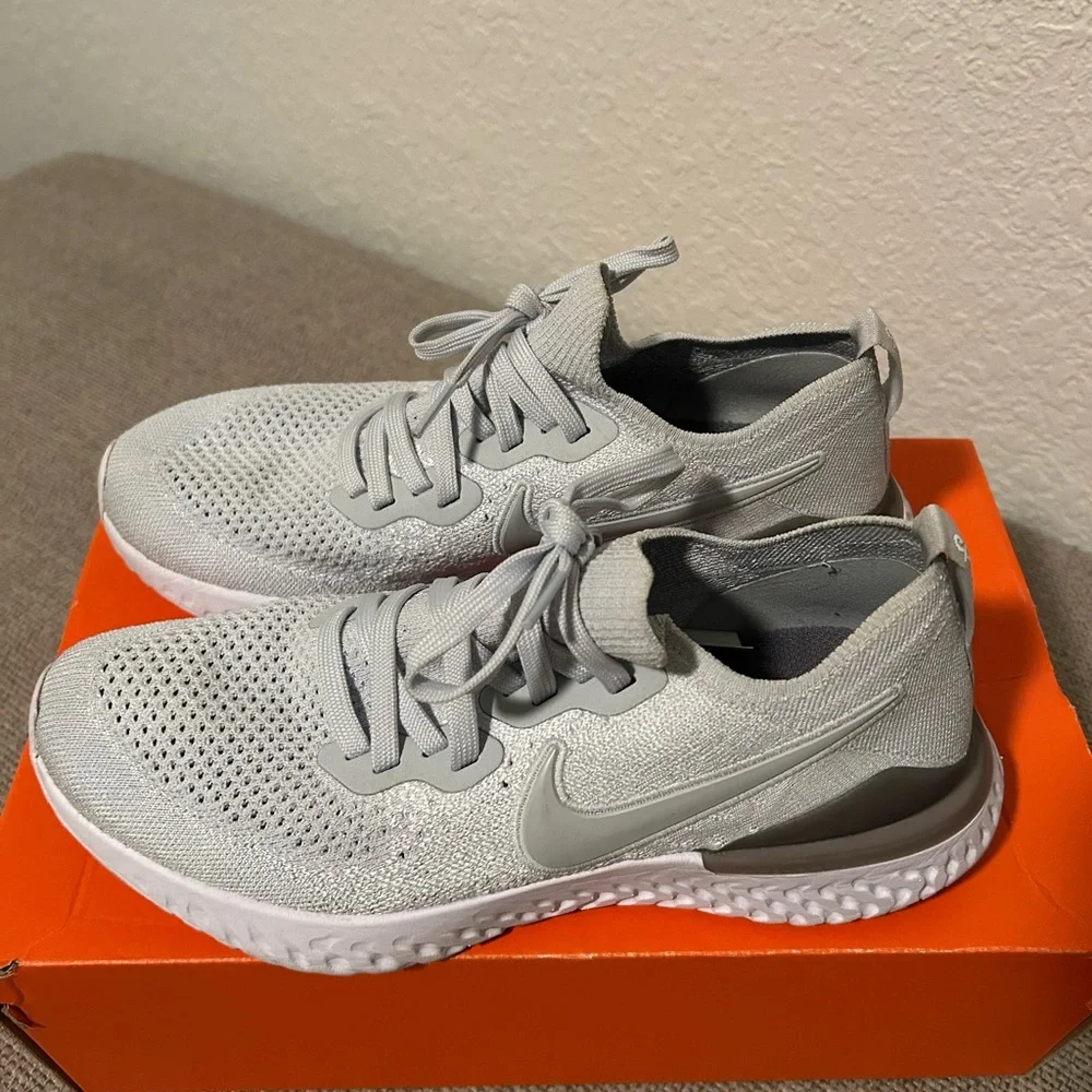 ✔️NIKE✔️ Epic React Flyknit Sneaker - Picture 3 of 4